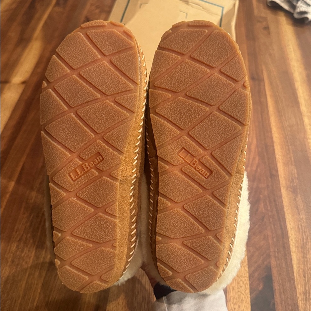 L.L. Bean Wicked Good Slippers, Squam Lake. Size 5